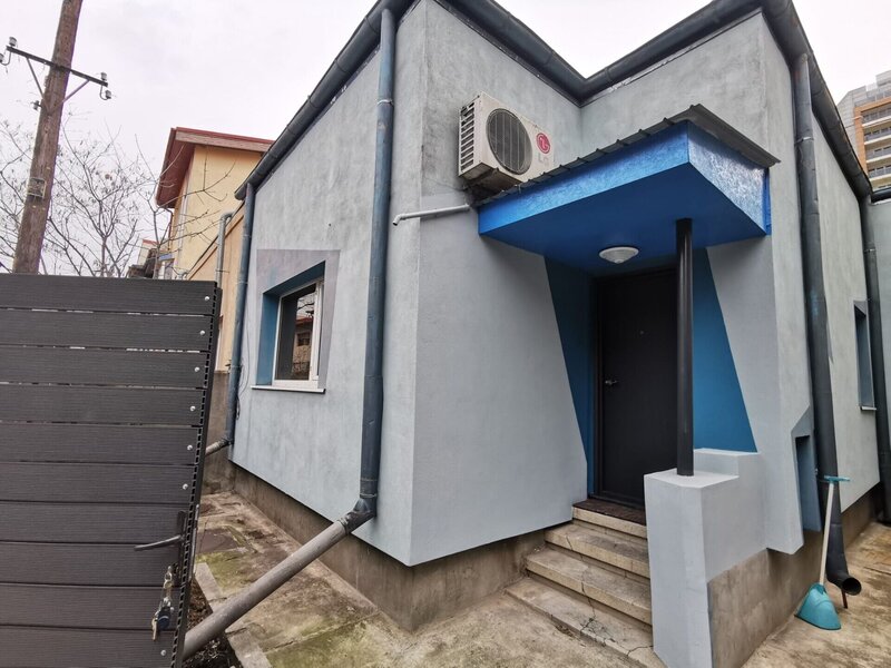 Dristor casa single 3 camere la curte